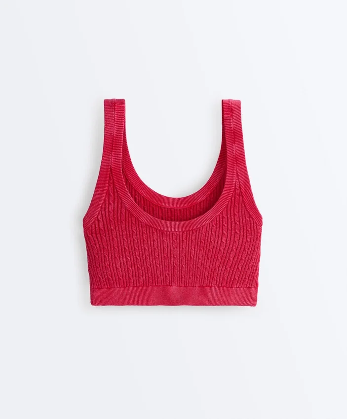 Camiseta corta de punto lavado con tirantes trenzados Camiseta corta de punto lavado con tirantes trenzados