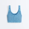 Camiseta corta de punto lavado con tirantes trenzados Camiseta corta de punto lavado con tirantes trenzados