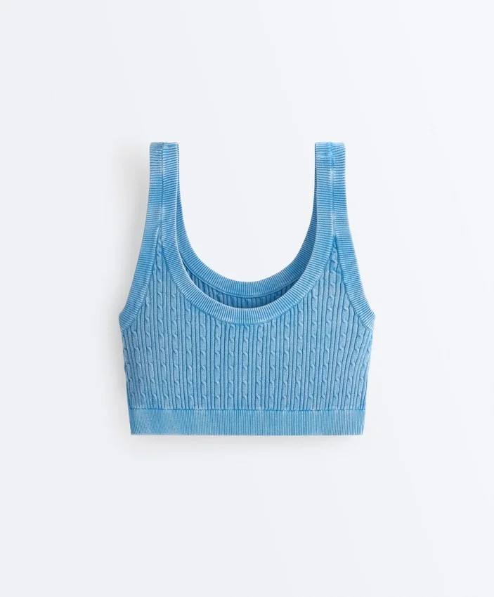 Camiseta corta de punto lavado con tirantes trenzados Camiseta corta de punto lavado con tirantes trenzados
