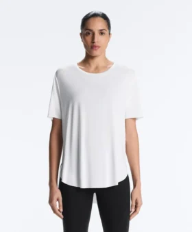 Camiseta de manga corta de mezcla de modal con bajo redondeado en la espalda