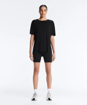 Camiseta de manga corta de mezcla de modal con bajo redondeado en la espalda