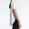 Camiseta de manga corta de mezcla de modal con bajo redondeado en la espalda
