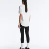 Camiseta de manga corta de mezcla de modal con bajo redondeado en la espalda