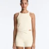 Camiseta de tirantes con cuello halter de Comfortlux y dobladillo con puntada de festón Camiseta de tirantes con cuello halter de Comfortlux y dobladillo con puntada de festón