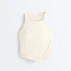 Camiseta de tirantes con cuello halter de Comfortlux y dobladillo con puntada de festón Camiseta de tirantes con cuello halter de Comfortlux y dobladillo con puntada de festón
