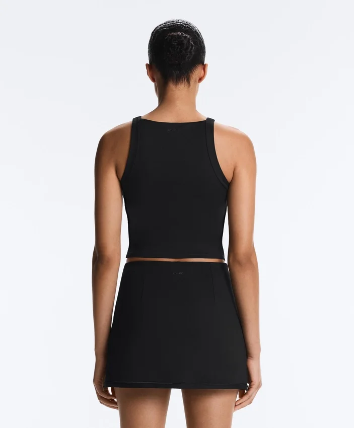 Camiseta de tirantes con cuello halter de Comfortlux y dobladillo con puntada de festón Camiseta de tirantes con cuello halter de Comfortlux y dobladillo con puntada de festón