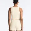 Camiseta de tirantes con cuello halter de Comfortlux y dobladillo con puntada de festón Camiseta de tirantes con cuello halter de Comfortlux y dobladillo con puntada de festón