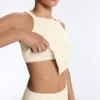 Camiseta de tirantes con cuello halter de Comfortlux y dobladillo con puntada de festón Camiseta de tirantes con cuello halter de Comfortlux y dobladillo con puntada de festón