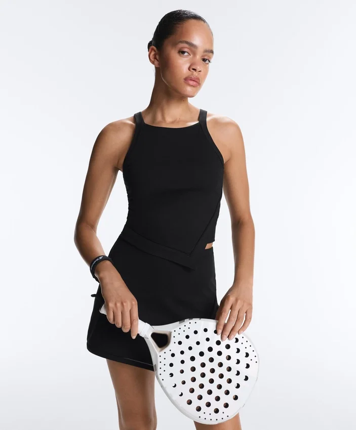 Camiseta de tirantes con cuello halter de Comfortlux y dobladillo con puntada de festón Camiseta de tirantes con cuello halter de Comfortlux y dobladillo con puntada de festón