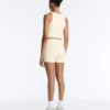 Camiseta de tirantes con cuello halter de Comfortlux y dobladillo con puntada de festón Camiseta de tirantes con cuello halter de Comfortlux y dobladillo con puntada de festón