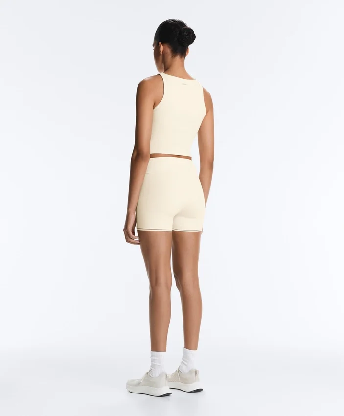 Camiseta de tirantes con cuello halter de Comfortlux y dobladillo con puntada de festón Camiseta de tirantes con cuello halter de Comfortlux y dobladillo con puntada de festón