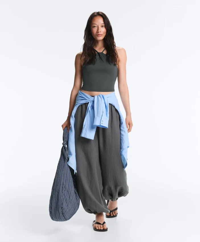 Camiseta de tirantes con cuello halter trenzado Comfortlux Camiseta de tirantes con cuello halter trenzado Comfortlux