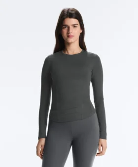 Camiseta entallada de manga larga con cuello redondo y tejido de canalé de algodón y modal