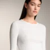 Camiseta entallada de manga larga con cuello redondo y tejido de canalé de algodón y modal Camiseta entallada de manga larga con cuello redondo y tejido de canalé de algodón y modal