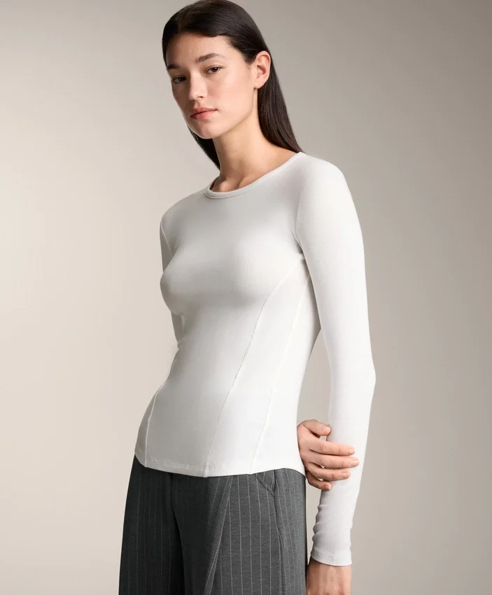 Camiseta entallada de manga larga con cuello redondo y tejido de canalé de algodón y modal Camiseta entallada de manga larga con cuello redondo y tejido de canalé de algodón y modal