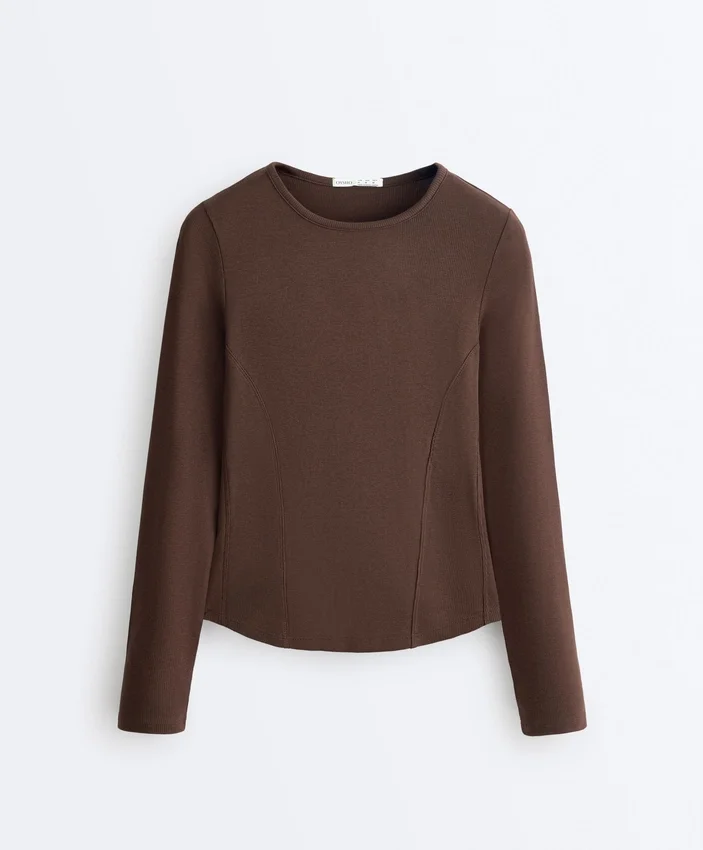 Camiseta entallada de manga larga con cuello redondo y tejido de canalé de algodón y modal Camiseta entallada de manga larga con cuello redondo y tejido de canalé de algodón y modal