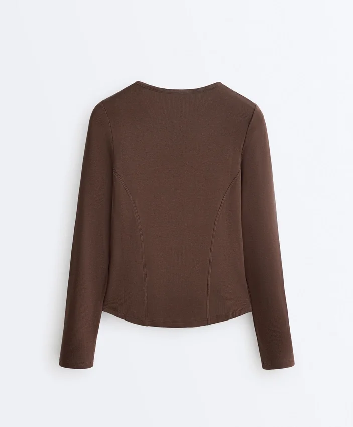 Camiseta entallada de manga larga con cuello redondo y tejido de canalé de algodón y modal Camiseta entallada de manga larga con cuello redondo y tejido de canalé de algodón y modal