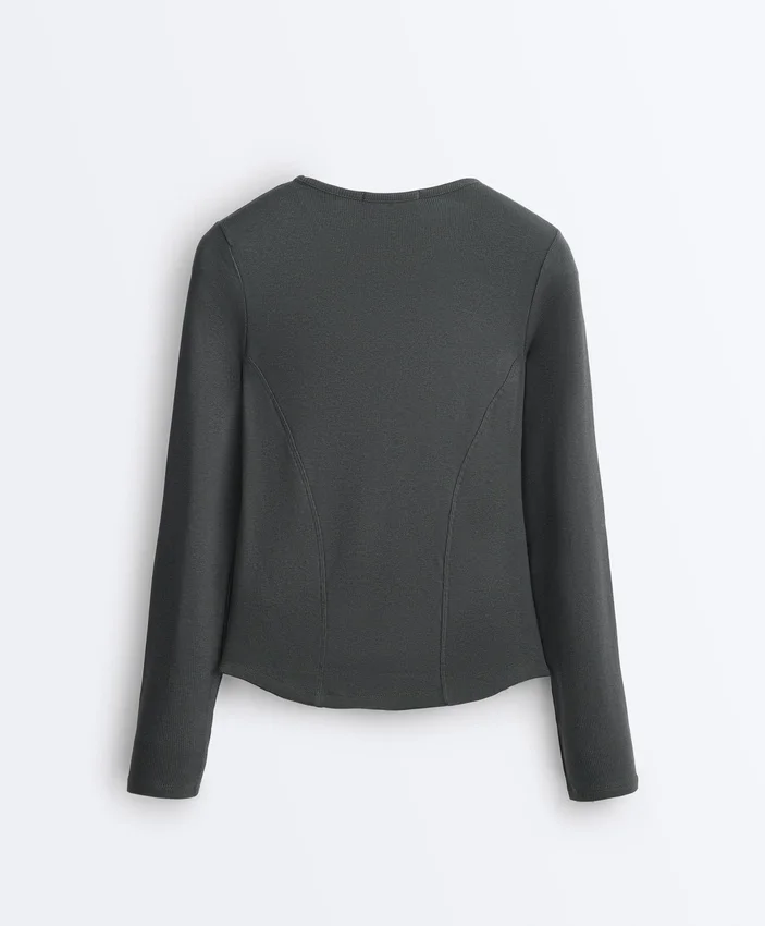 Camiseta entallada de manga larga con cuello redondo y tejido de canalé de algodón y modal Camiseta entallada de manga larga con cuello redondo y tejido de canalé de algodón y modal