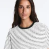 Camiseta oversize de manga corta de mezcla de algodón con rayas en contraste Camiseta oversize de manga corta de mezcla de algodón con rayas en contraste