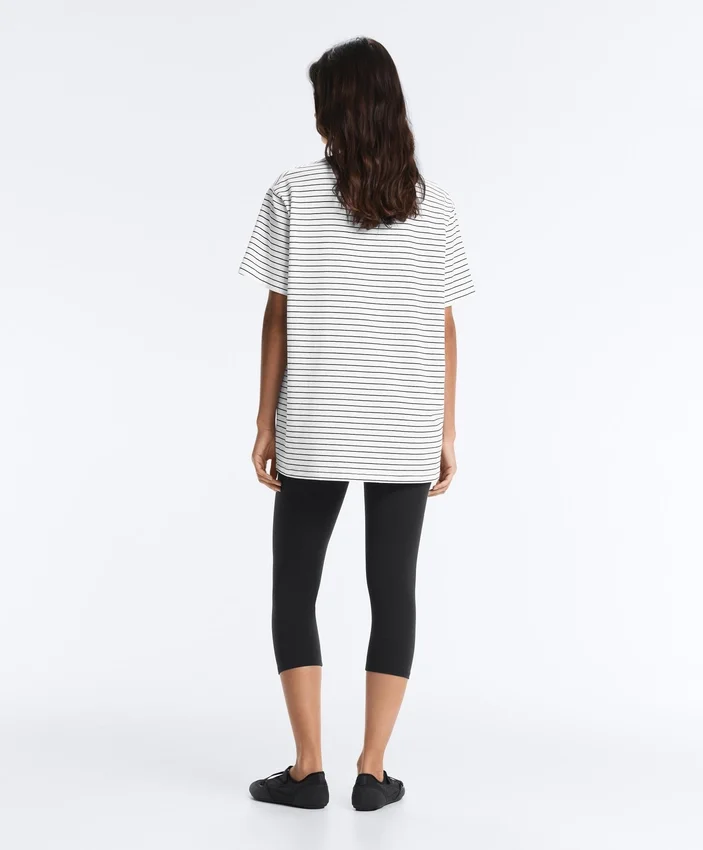 Camiseta oversize de manga corta de mezcla de algodón con rayas en contraste Camiseta oversize de manga corta de mezcla de algodón con rayas en contraste