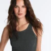 Camiseta sin mangas sin costuras con fruncidos Camiseta sin mangas sin costuras con fruncidos