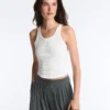 Camiseta sin mangas sin costuras con fruncidos Camiseta sin mangas sin costuras con fruncidos