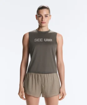 Camiseta técnica sin mangas con texto