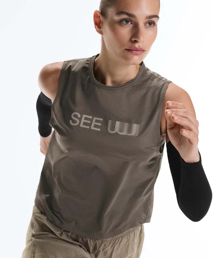 Camiseta técnica sin mangas con texto Camiseta técnica sin mangas con texto