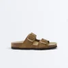 Chanclas de piel serraje con hebilla Chanclas de piel serraje con hebilla