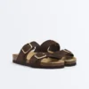 Chanclas de piel serraje con hebilla Chanclas de piel serraje con hebilla