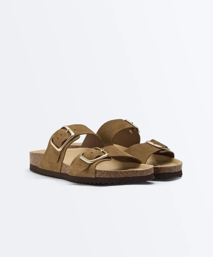 Chanclas de piel serraje con hebilla Chanclas de piel serraje con hebilla
