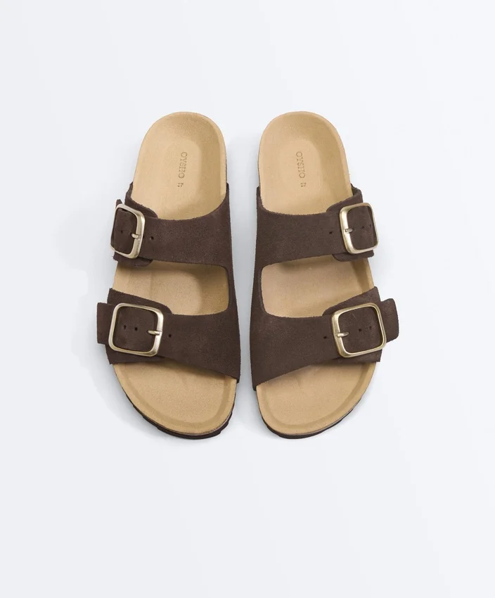 Chanclas de piel serraje con hebilla Chanclas de piel serraje con hebilla