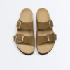 Chanclas de piel serraje con hebilla Chanclas de piel serraje con hebilla