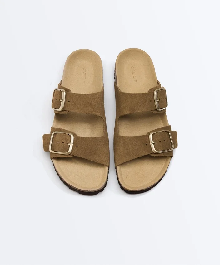Chanclas de piel serraje con hebilla Chanclas de piel serraje con hebilla