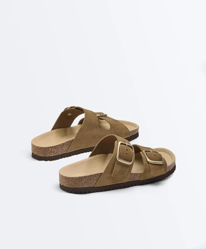 Chanclas de piel serraje con hebilla Chanclas de piel serraje con hebilla