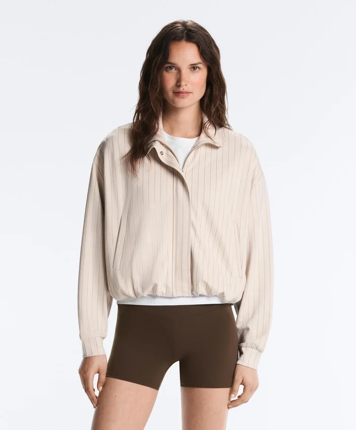 Chaqueta a rayas con bajo fruncido Chaqueta a rayas con bajo fruncido