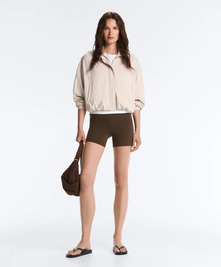 Chaqueta a rayas con bajo fruncido Chaqueta a rayas con bajo fruncido