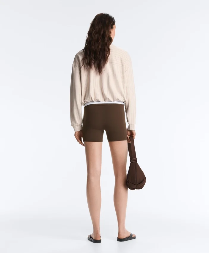 Chaqueta a rayas con bajo fruncido Chaqueta a rayas con bajo fruncido
