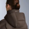 Chaqueta acolchada ligera con un relleno resistente al agua compuesto por un 80 % de plumón y un 20 % de Minardi Piume Ski.