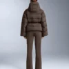 Chaqueta acolchada ligera con un relleno resistente al agua compuesto por un 80 % de plumón y un 20 % de Minardi Piume Ski.