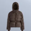 Chaqueta acolchada ligera con un relleno resistente al agua compuesto por un 80 % de plumón y un 20 % de Minardi Piume Ski.