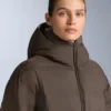 Chaqueta acolchada ligera con un relleno resistente al agua compuesto por un 80 % de plumón y un 20 % de Minardi Piume Ski.