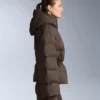 Chaqueta acolchada ligera con un relleno resistente al agua compuesto por un 80 % de plumón y un 20 % de Minardi Piume Ski.