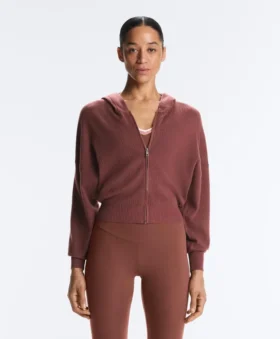 Chaqueta con capucha de punto elástico