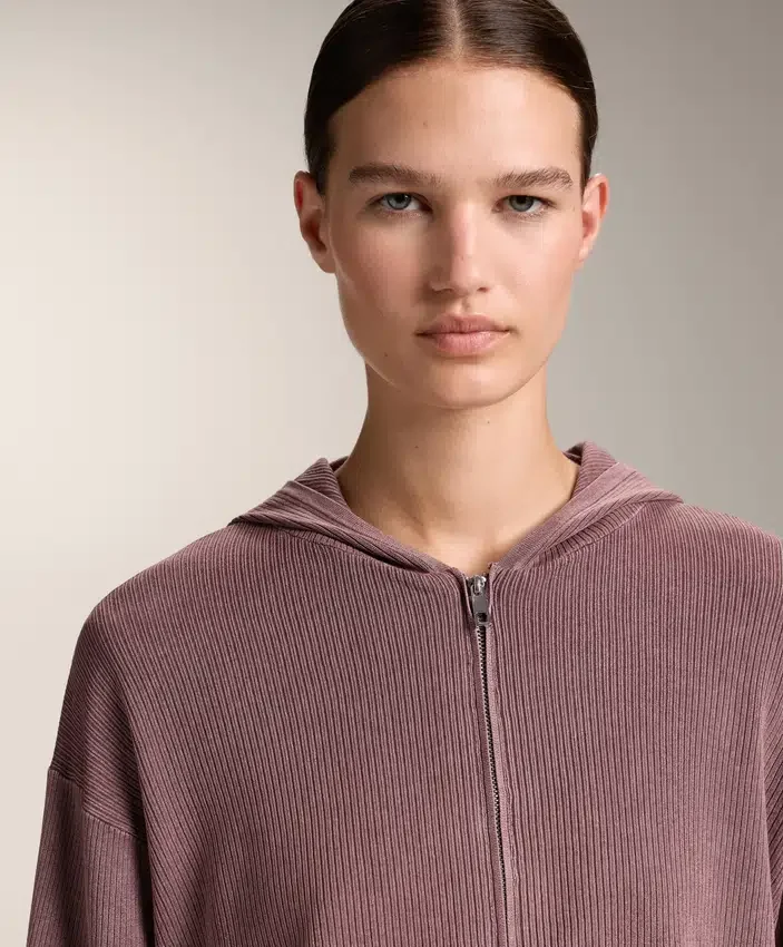 Chaqueta con capucha de punto elástico Chaqueta con capucha de punto elástico