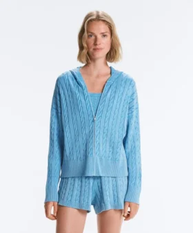 Chaqueta con capucha de punto trenzado lavado