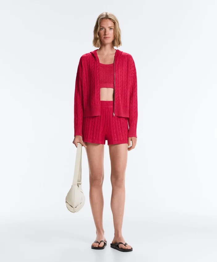 Chaqueta con capucha de punto trenzado lavado Chaqueta con capucha de punto trenzado lavado