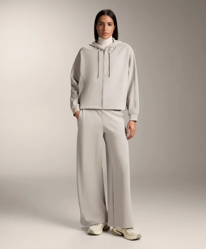 Chaqueta con capucha y detalles acanalados en modal cepillado Chaqueta con capucha y detalles acanalados en modal cepillado