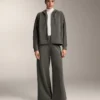 Chaqueta con capucha y detalles acanalados en modal cepillado Chaqueta con capucha y detalles acanalados en modal cepillado