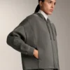 Chaqueta con capucha y detalles acanalados en modal cepillado Chaqueta con capucha y detalles acanalados en modal cepillado